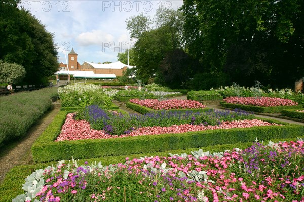 Dutch Garden, Holland Park, London. Artist: Peter Thompson.