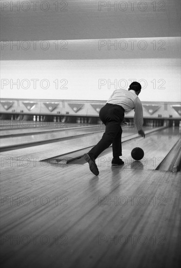 Ten pin bowling, Sheffield, South Yorkshire, 1964. Artist: Michael Walters