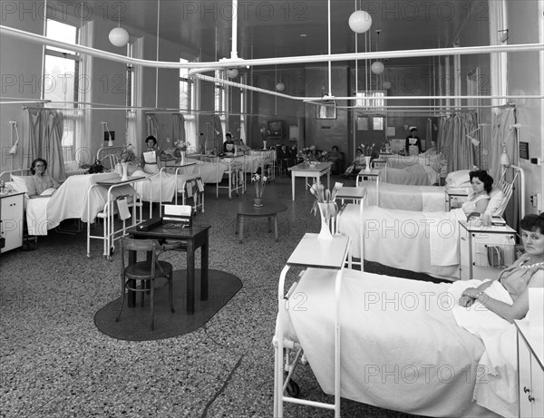 Patients on a women's surgical ward, Montague Hospital, Mexborough, South Yorkshire, 1968. Artist: Michael Walters