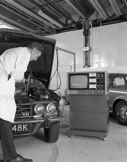 Laycock Auto Analyser 600 being used on an early 1970's Rover V8, 1972. Artist: Michael Walters
