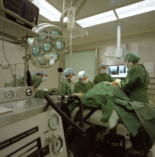 Hospital operating theatre, Royal Masonic Hospital, Hammersmith, London, 1980. Artist: Michael Walters