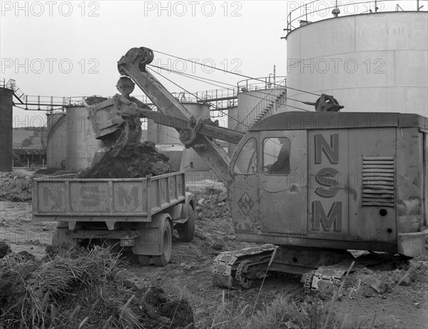 Thomas Smith Super 10 earth mover working at the Shell Plant, Sheffield, South Yorkshire, 1961. Artist: Michael Walters