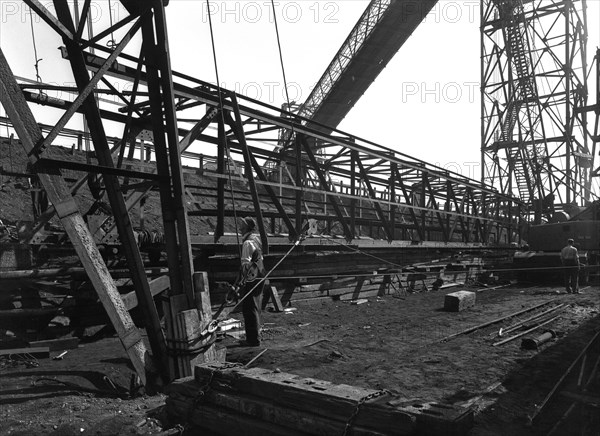 Lifting a conveyor bridge, Manvers coal preparation plant, near Rotherham, South Yorkshire, 1956. Artist: Michael Walters