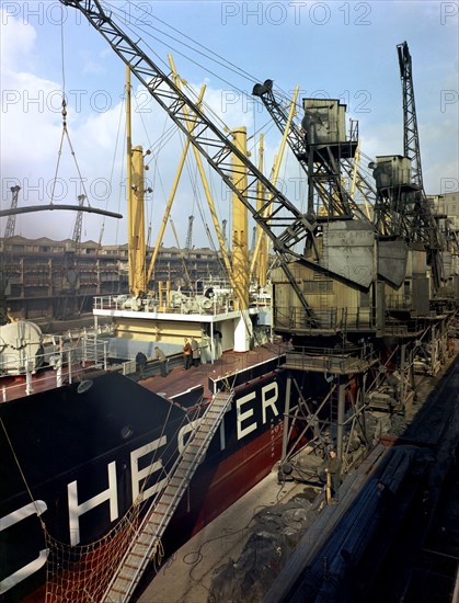 The 'Manchester Renown' being loaded with steel for export, Manchester, 1964.  Artist: Michael Walters