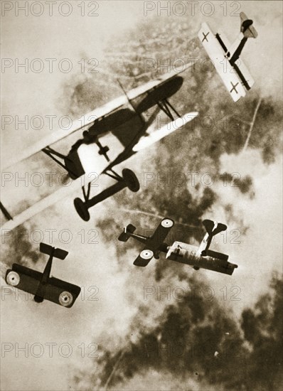 Dogfight between British and German aircraft, World War I, c1916-c1918. Artist: Unknown