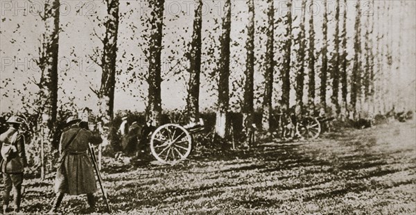 Filming the last shot fired before the Armistice, World War I, 11 November 1918. Artist: Unknown