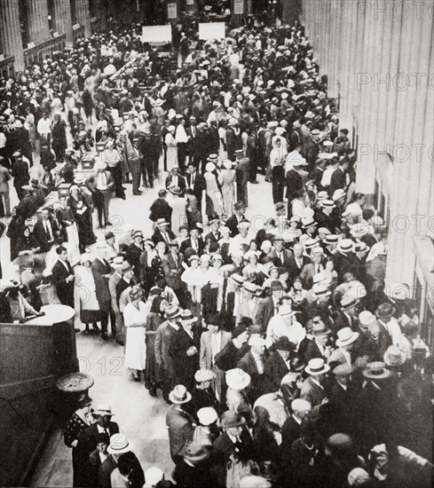 Depositors of the Union Trust Company, Cleveland, Ohio, USA, Great Depression, July 1933. Artist: Unknown