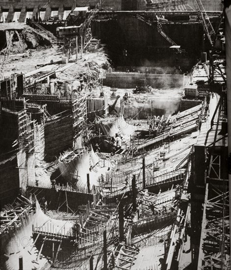 Building the Fort Loudon Dam, Tennessee, USA, early 1940s. Artist: Unknown