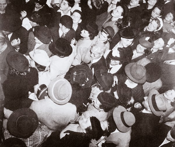 Disembarked passengers from the liner 'Conte di Savoia', New York, USA, September 1939. Artist: Unknown