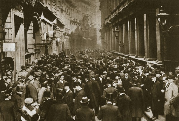 In Throgmorton Street beside the north wall of the London Stock Exchange, 20th century. Artist: Unknown