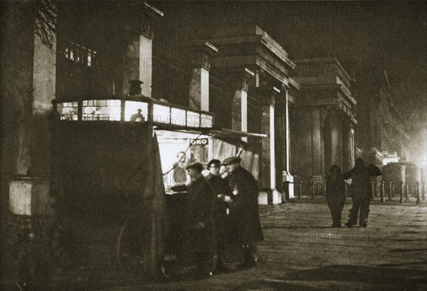 A coffee stall at Hyde Park Corner, London, 20th century. Artist: Unknown