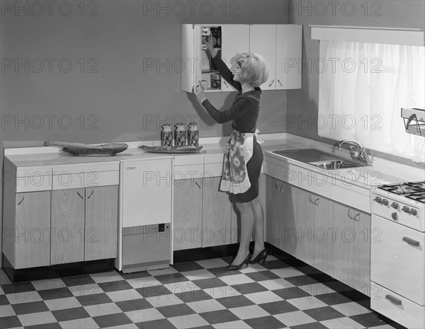 Kitchen scene, Warwick, Warwickshire, 1966. Artist: Michael Walters