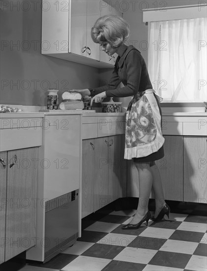 Kitchen scene, Warwick, Warwickshire, 1966. Artist: Michael Walters