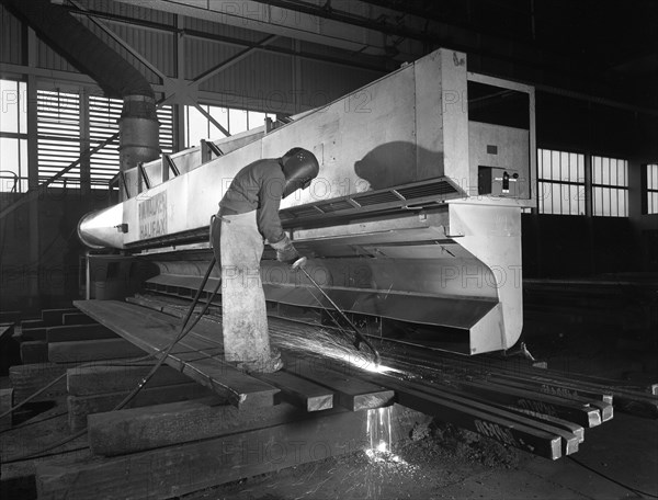 Steelworker at Park Gate Iron and Steel Co, Rotherham, South Yorkshire, April 1964.  Artist: Michael Walters