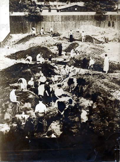 Trench digging, Warsaw, Poland, World War II, September 1939. Artist: Unknown