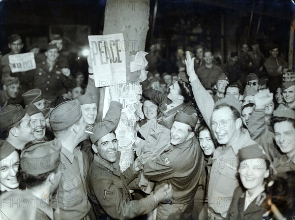 American soldiers celebrating the surrender of Japan, Paris, World War II, August 1945. Artist: Unknown