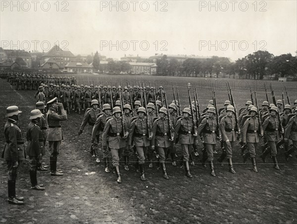 Reichswehr parade for President Hindenburg's birthday, October 2 1933. Artist: Unknown.