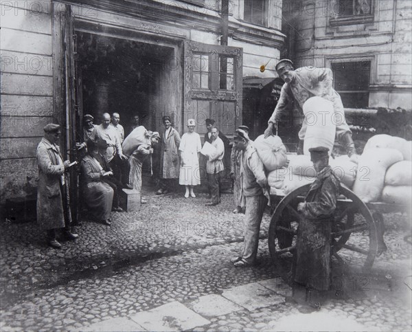 Unloading food, the House of Scientists, Petrograd, Russia, c1920-c1924(?). Artist: Unknown