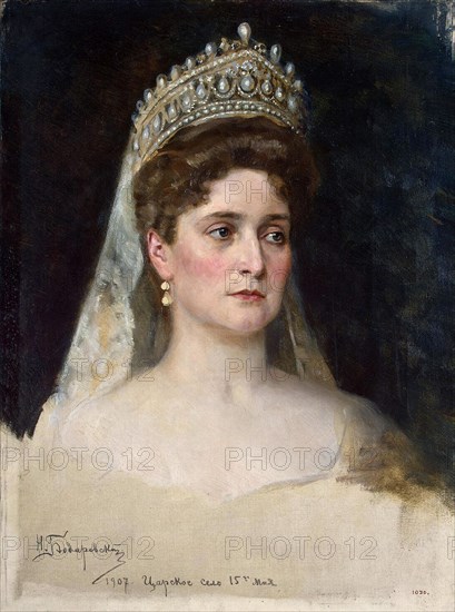 Tsarina Alexandra Fyodorovna, 1907.  Artist: Nikolai Bodarevsky