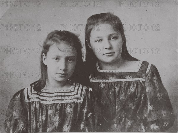 Marina Tsvetaeva with sister Anastasia, 1905.