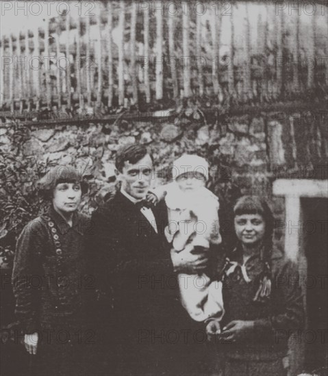 Marina Tsvetaeva with husband and children. Prague, 1925, 1925.