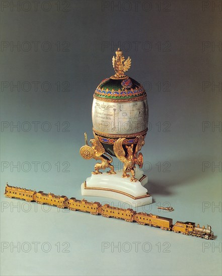 The Trans-Siberian Railway egg, 1900. Artist: Perkhin, Michail Yevlampievich, (Fabergé manufacture) (1860-1903)