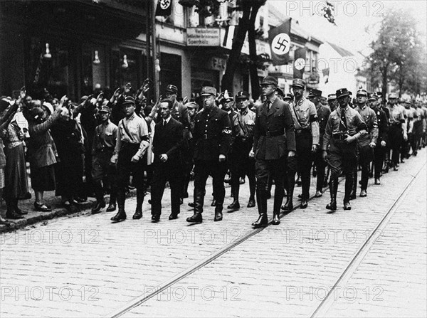 Propagandistically staged funeral procession with prominent National Socialists in Berlin-Köpenick o Artist: Anonymous