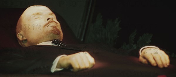 The Lenin's dead body at the Lenin's Mausoleum Artist: Anonymous