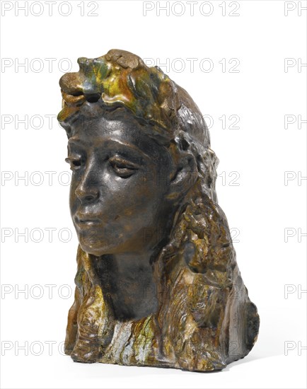 Girl with a wreath, 1898-1900. Artist: Vrubel, Mikhail Alexandrovich (1856-1910)