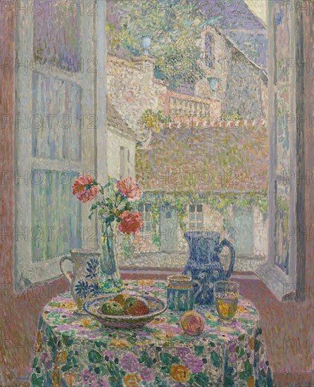 Table overlooking the courtyard, 1926. Artist: Le Sidaner, Henri (1862-1939)