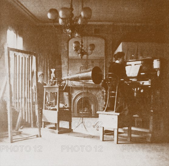 A lady pianist at the first Emil Berliner studio in London, Cockburn Hotel, 1898. Artist: Anonymous