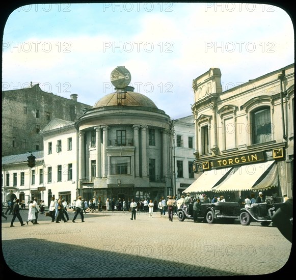 Torgsin store (Trade with foreigners), Moscow, 1931. Artist: DeCou, Branson (1892-1941)