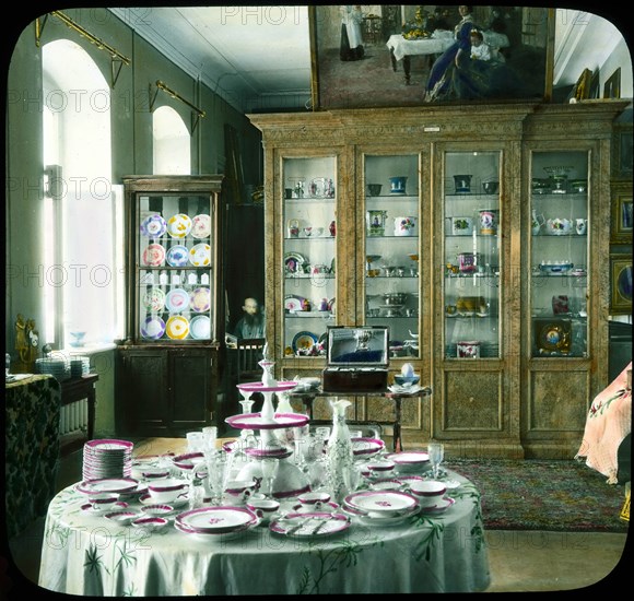 Torgsin store (Trade with foreigners), Moscow, 1931. Artist: DeCou, Branson (1892-1941)