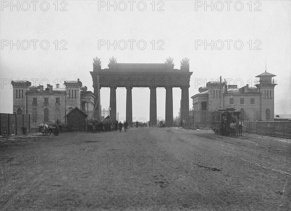 The Moscow Triumphal Gate in St. Petersburg, 1890s. Artist: Bulla, Karl Karlovich (1853-1929)