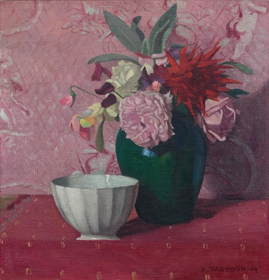 Green vase and white bowl, 1919.