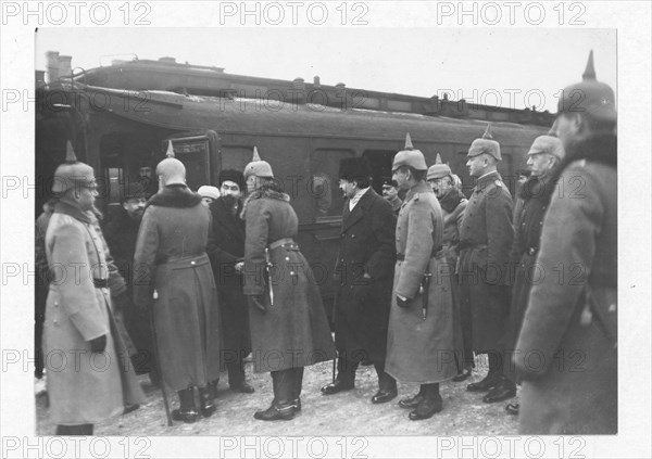 Arrival of the Russian delegation in Brest-Litovsk. In the centre Trotsky. Left: Kamenev and Joffe.