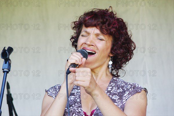 Jacqui Dankworth, Daneby Hall, Tunbridge Wells, Kent.  Artist: Brian O'Connor