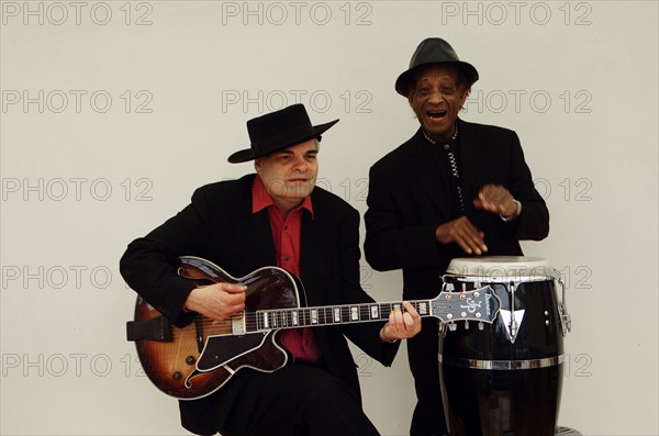 Frank Holder, Guyanan jazz singer and percussionist with Shane Hill, guitarist.   Artist: Brian O'Connor