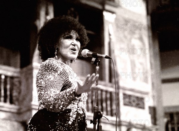 Cleo Laine, The Globe, London, 2000. Artist: Brian O'Connor