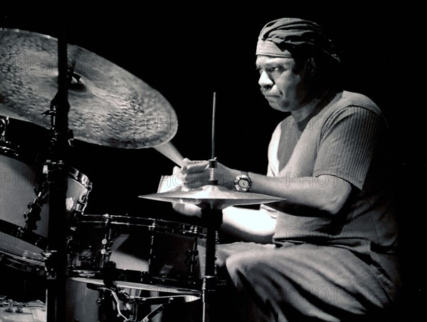 Lenny White, Ronnie Scott's, London, 2002. Artist: Brian O'Connor