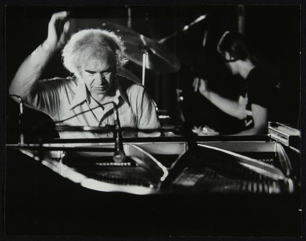 Dave Brubeck in concert at Kelsey Kerridge Sports Hall, Cambridge, 25 May 1978. Dan Brubeck is on dr Artist: Denis Williams