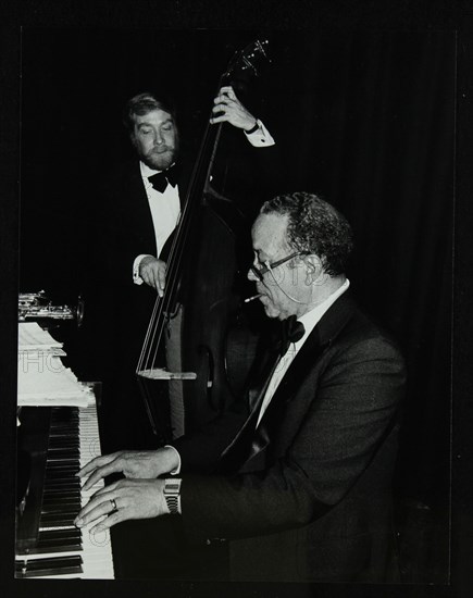 Len Skeat (bass) and Bobby Tucker (piano) playing at the Forum Theatre, Hatfield, Hertfordshire, 12  Artist: Denis Williams