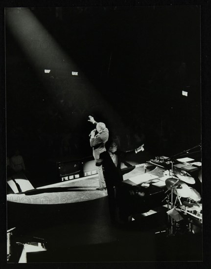 Frank Sinatra and Frank Sinatra Jr in concert at the Royal Albert Hall, London, 28 May 1992. Artist: Denis Williams