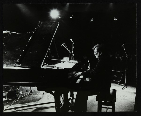 American pianist Dick Wellstood playing at Potters Bar, Hertfordshire, 1986. Artist: Denis Williams