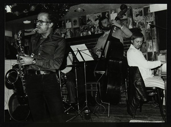 Art Themen, Dave Green, and Michael Garrick playing at The Bell, Codicote, Hertfordshire, 1981. Artist: Denis Williams