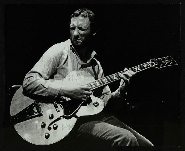 Guitarist Phil Lee playing at The Stables, Wavendon, Buckinghamshire. Artist: Denis Williams