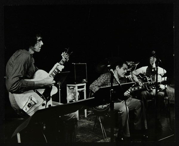 Guitarists John Etheridge and Ike Isaacs performing at The Stables, Wavendon, Buckinghamshire. Artist: Denis Williams