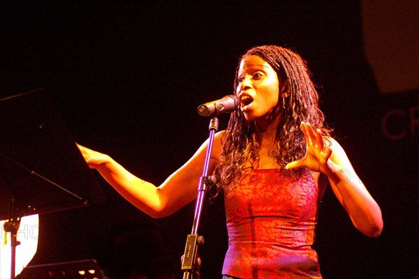 Lynieve Austin, jazz singer, Braithwaite Hall, Croydon, Surrey. Artist: Brian O'Connor.