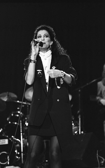 Rita Coolidge, Assembley Halls, Worthing, 1988. Artist: Brian O'Connor.