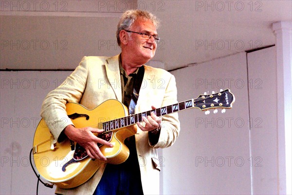 Jim Mullen, Scottish jazz guitarist, Pantiles, Tunbridge Wells, Kent, 2008.  Artist: Brian O'Connor.